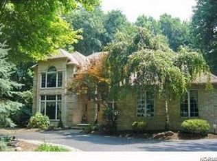 9239 Amber Wood Dr, Willoughby, OH 44094