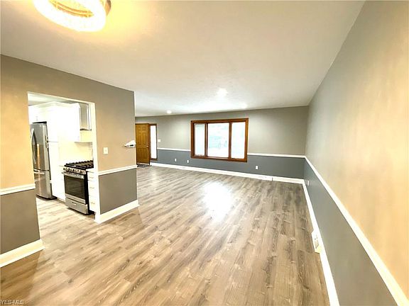 4th image of 23931 Euclid Chagrin Pkwy