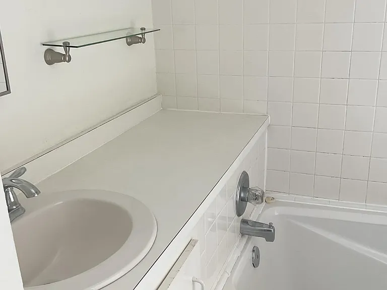 6774 Leeds Manor Rd — Photo 5