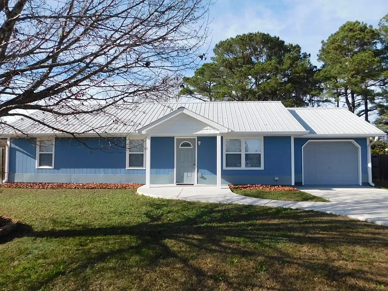 605 Hayden Ct — Photo 1