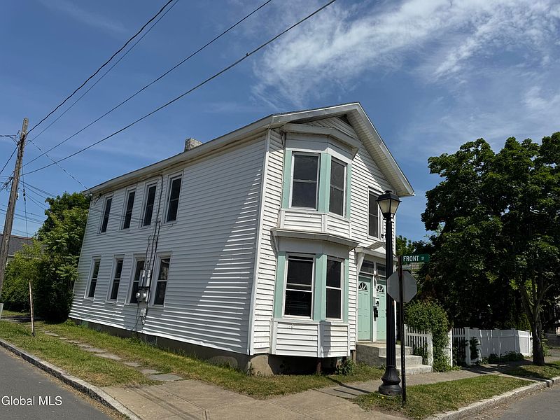 3rd image of 2 1/2 1st Street