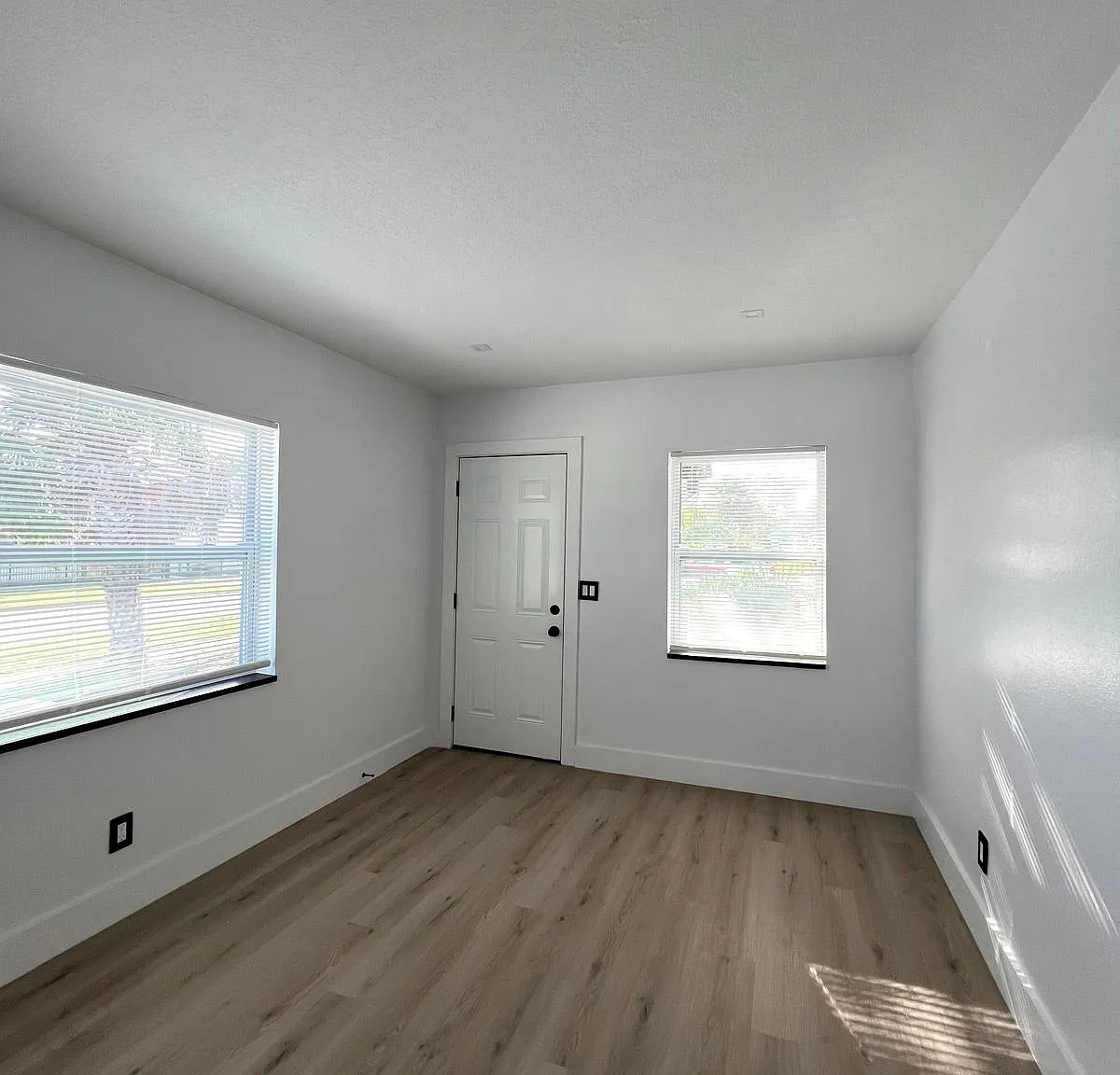 321 14th Avenue South - 4 — Photo 2