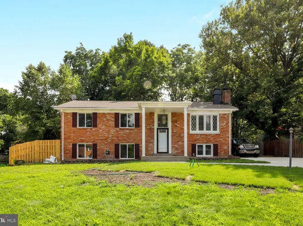 2223 W Longview Dr, Woodbridge, VA 22191