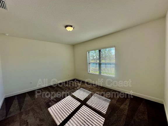 5th image of 333 Palmaria Ct