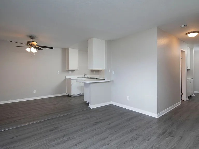 Willow Creek Apartments — Photo 23