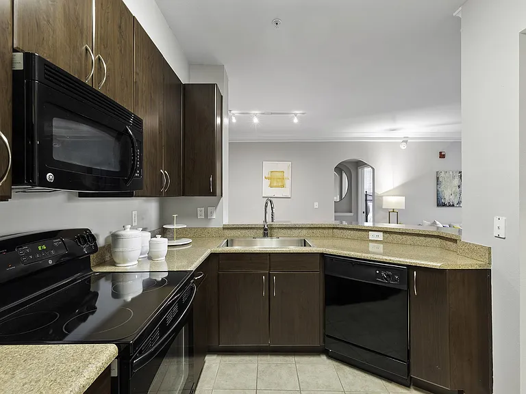 Courtney Station Apartments — Photo 15
