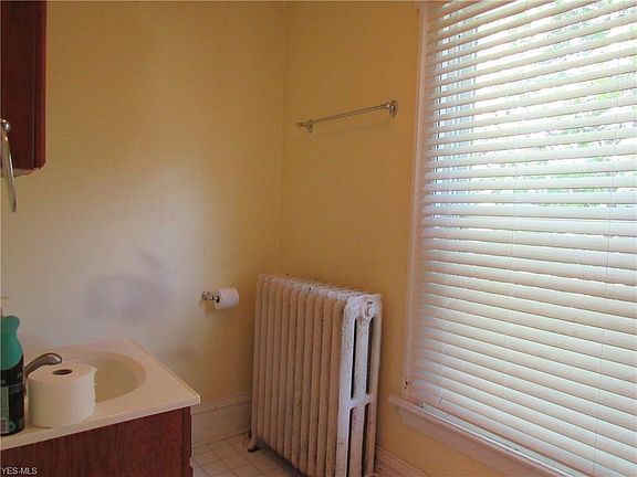 5th image of 130 Tilden Ave