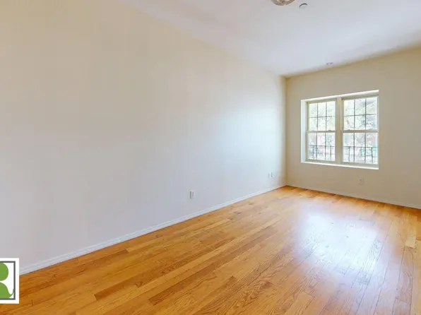 1392 East 18th Street image 4 of 11