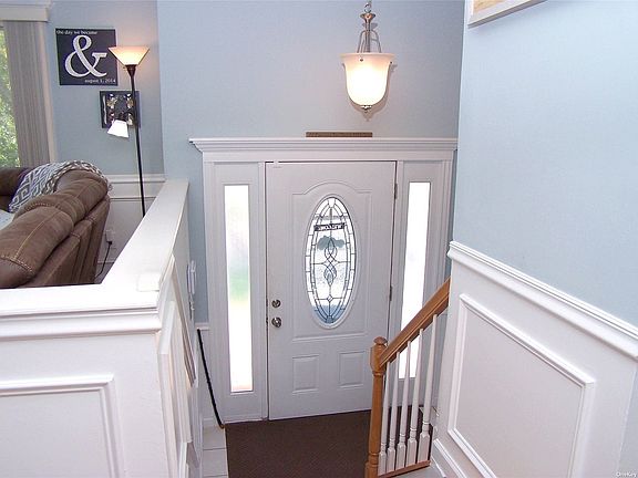 2nd image of 7 Roslyn Ct
