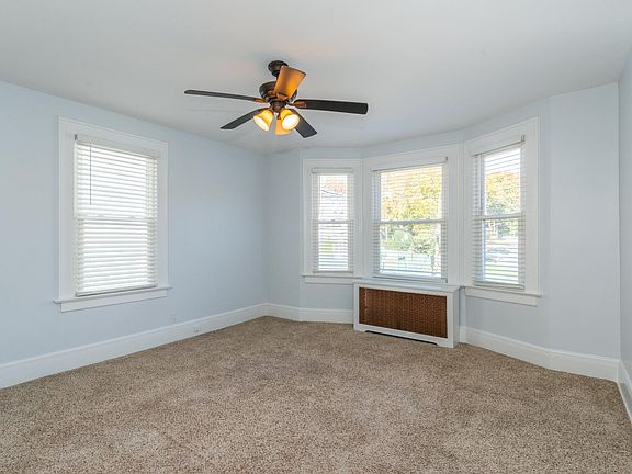 4th image of 46 Wilfred St Unit 2