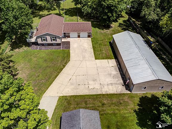 3rd image of 8870 Dixon Rd