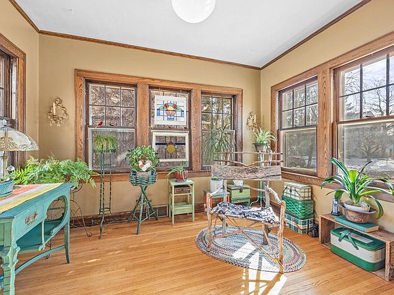 5th image of 733 Sherwood Ave