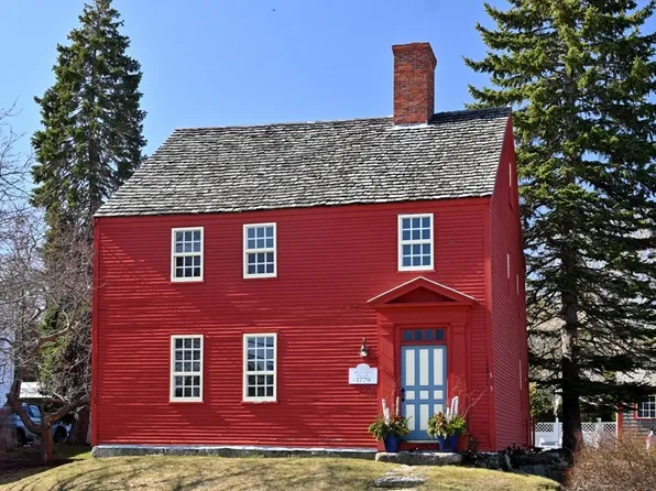 323 Merrimac St, Newburyport, MA 01950