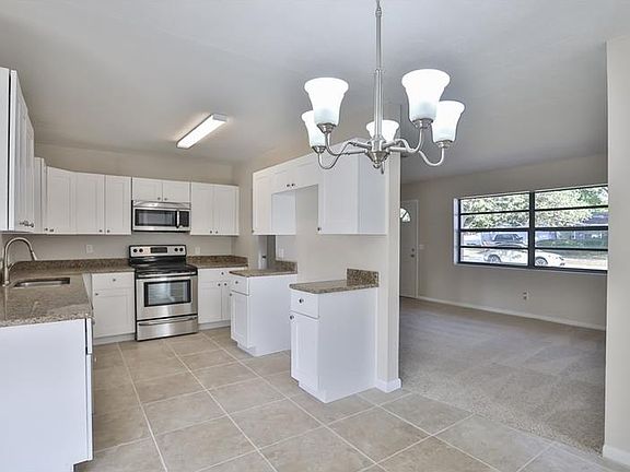 3rd image of 1479 Croydon Dr