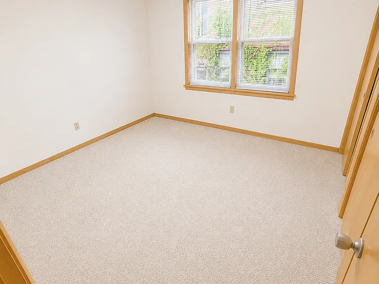 2545 Kenilworth Rd #11 — Photo 8