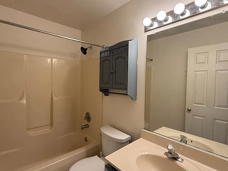 8607 Leslie Ct — Photo 10