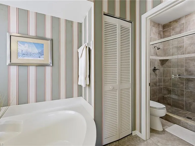 27038 Oakwood Lake Dr — Photo 28