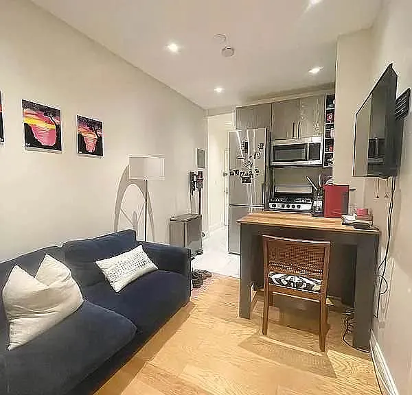 620 E 6th St #15A — Photo 1