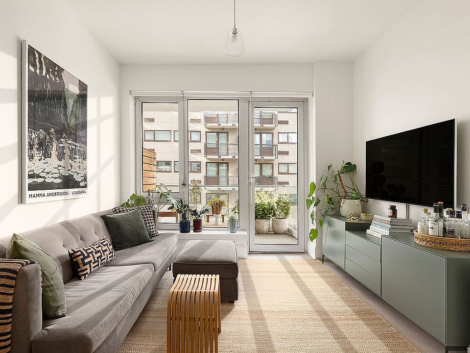 1st image of 610 Warren St #3D