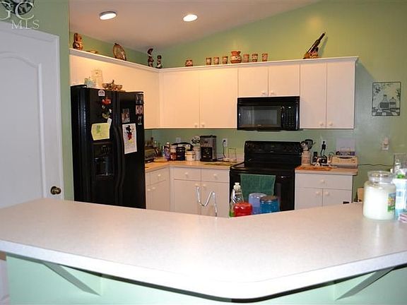 4th image of 2629 NE 6th Pl