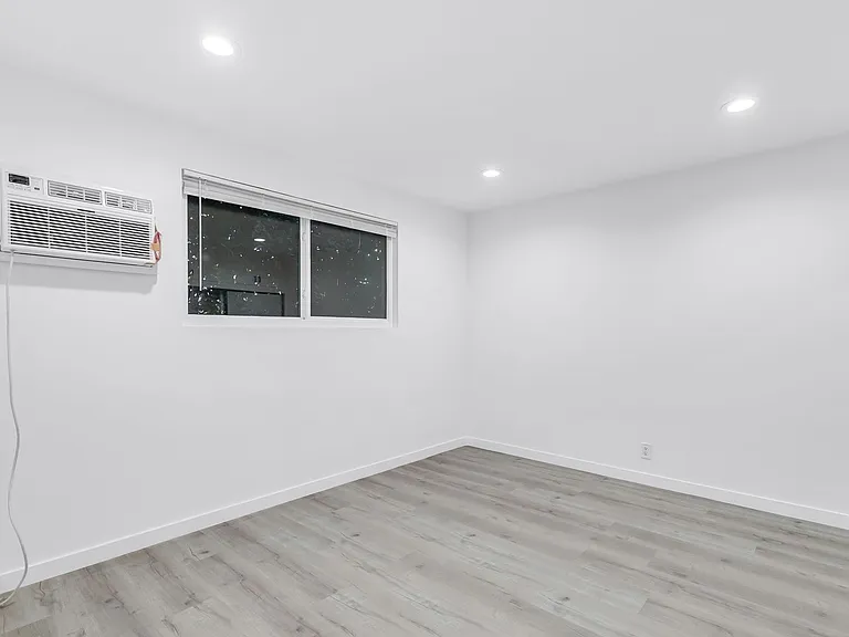 1138 Cardiff Avenue — Photo 24
