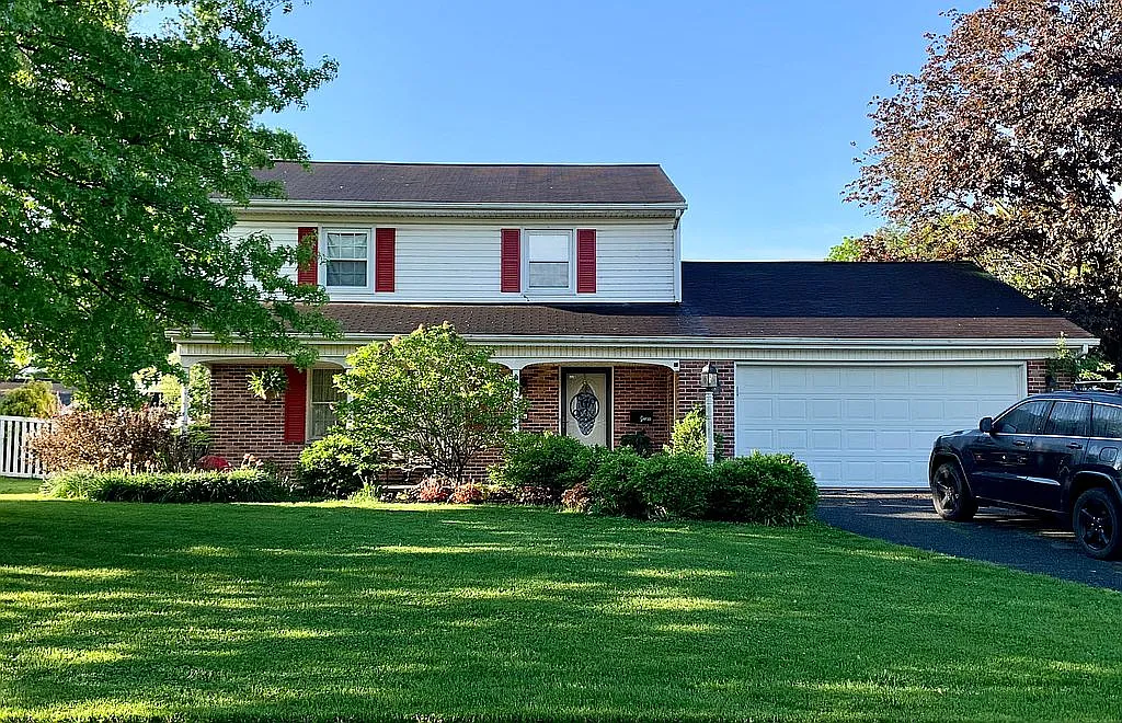 44 Blaine Ave photo 1