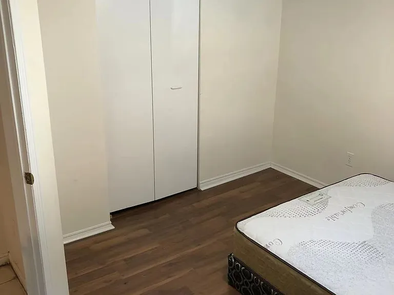 92 Binkley Cres W #BASEMENT ROOM — Photo 6