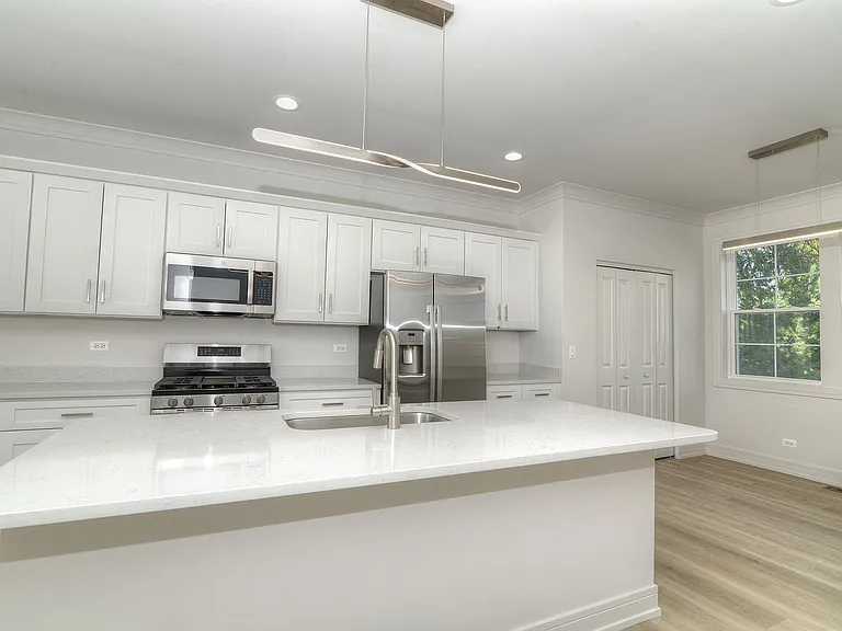 214 N Walnut St — Photo 41