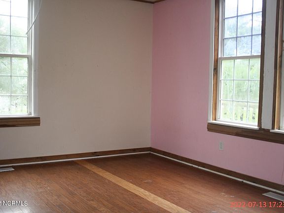 4th image of 161 Sandy Dr
