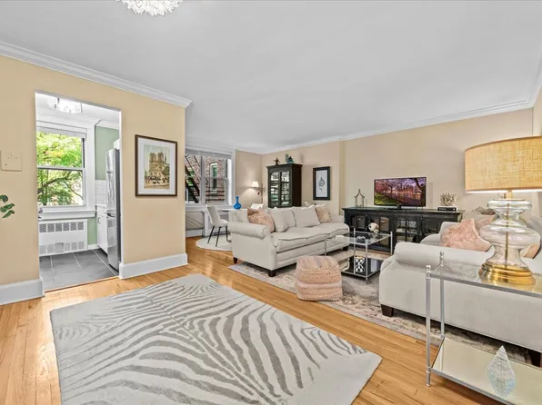 629 Kappock Street 4G image 1 of 14