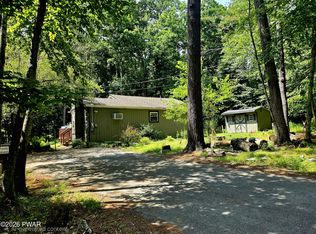 100 Iroquis Trl, Dingmans Ferry, PA 18328