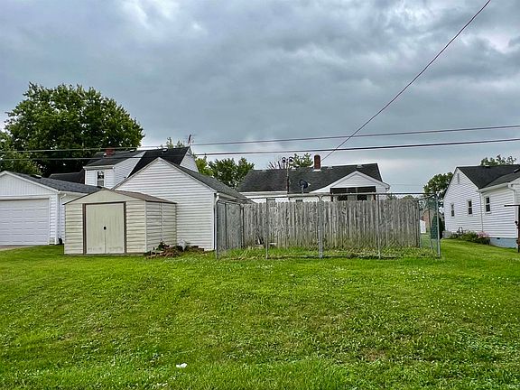 2nd image of 556 Elmwood Dr