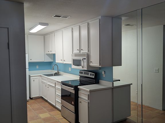 3rd image of 2822 N Auburn Ct Unit E105