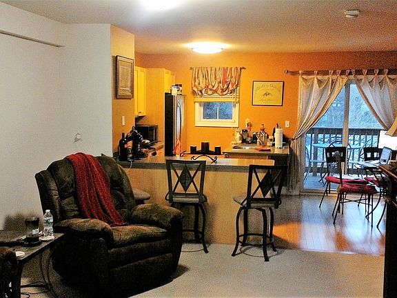 3rd image of 406 Leverington Ave Unit E