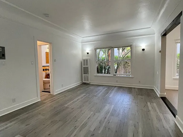 1355 N Gardner St — Photo 10