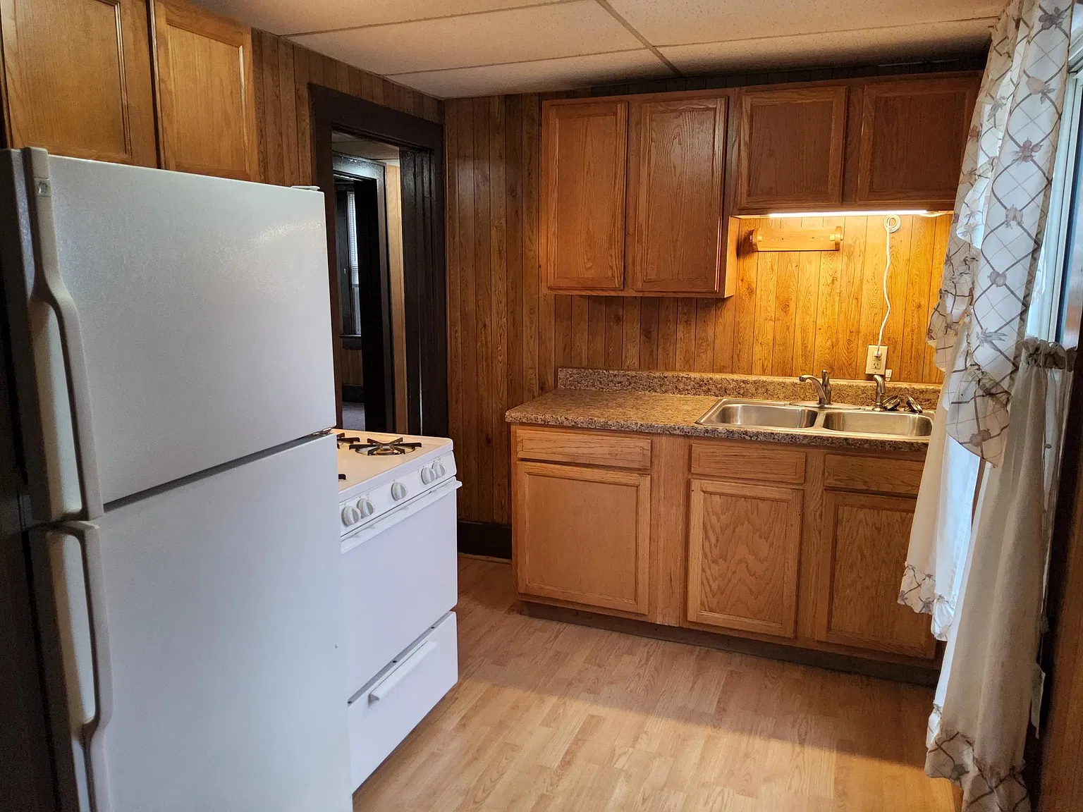 3 bed, 900 sqft, $900 — Photo 4
