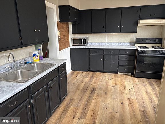 3rd image of 521 W Philadelphia St