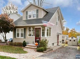 28 Summit Pl, Haworth, NJ 07641