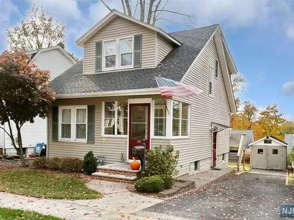 28 Summit Pl, Haworth, NJ 07641