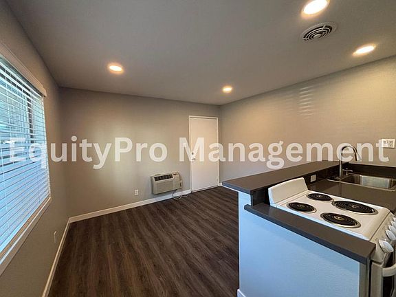 3rd image of 7041 Pickering Ave APT 1