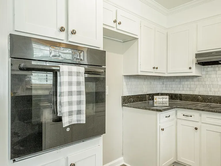 1403 Clearpoint Dr — Photo 5