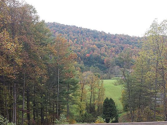 2nd image of 180 Woody Hills Ln