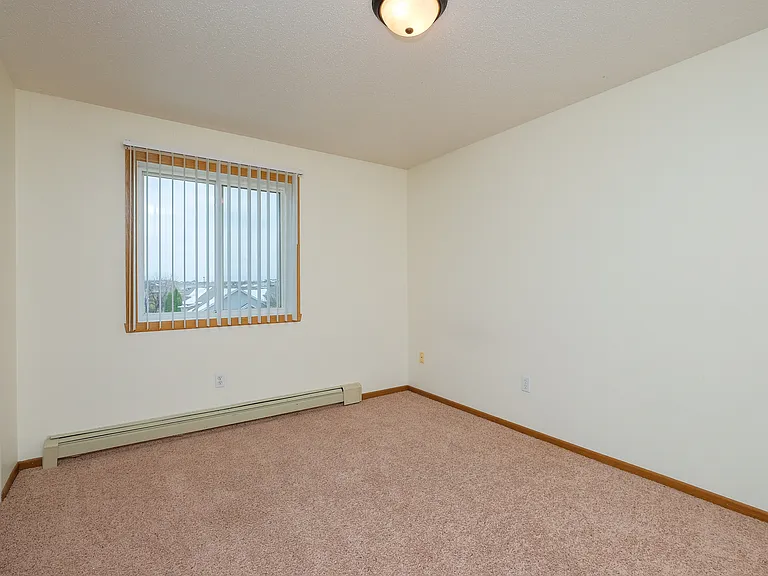 Fargo, ND Maybrook Apartments | Bedroom