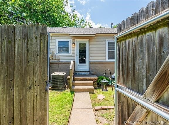 3rd image of 1329 E 38th Pl Unit C