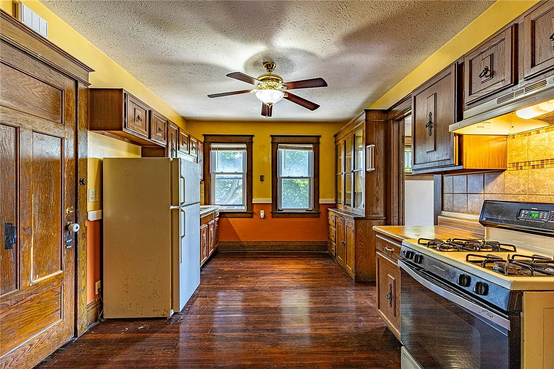 2 bed, 1.0 bath, 1072 sqft, $1,250 — Photo 2