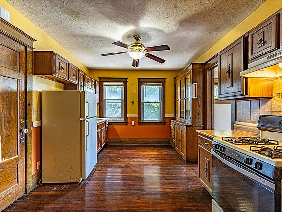 2nd image of 791 Norton St APT 3