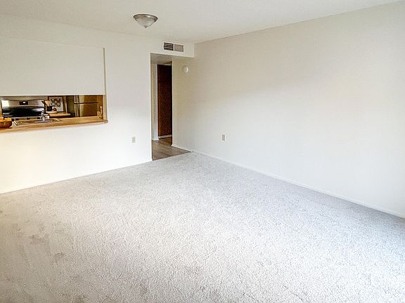 5th image of 3033 E DEVONSHIRE Avenue #2004