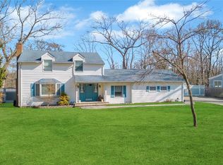 27 Woodhull Rd, East Setauket, NY 11733