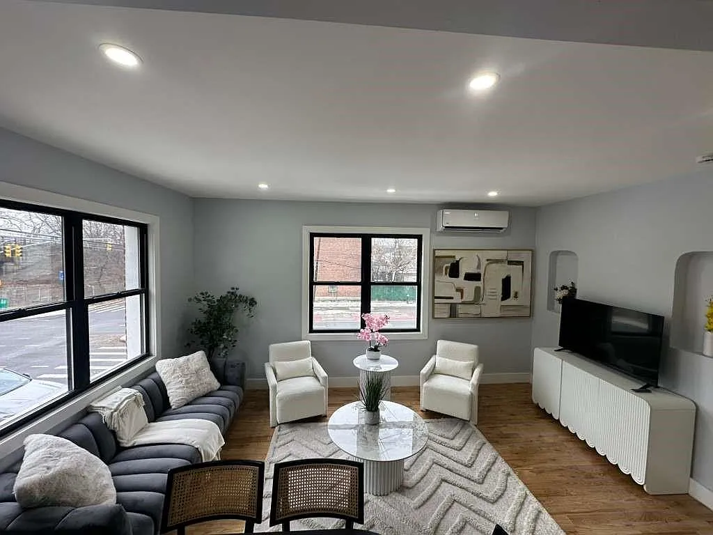 3 bed, 1.0 bath, 1000 sqft, $10,000 — Photo 1