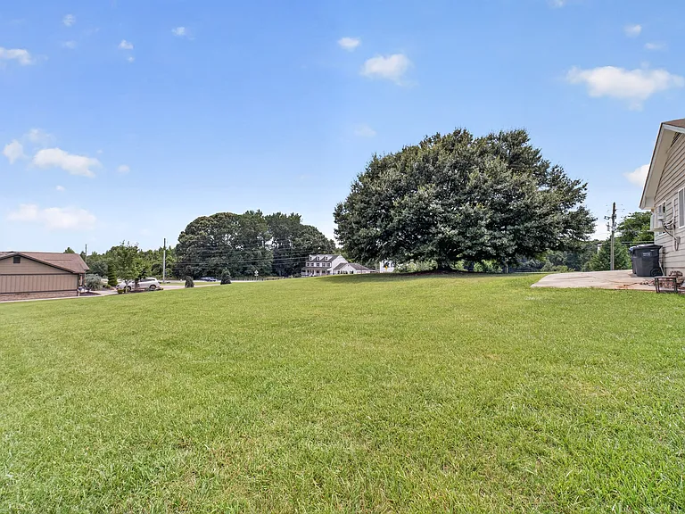 2591 Doc Hughes Rd — Photo 41